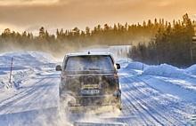 Erst auf heissen und staubigen Pisten, dann auf Eis und Schnee unterwegs – extreme Tests bei allen Witterungsbedingungen